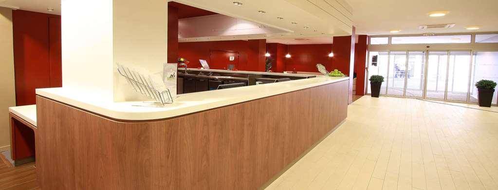 Отель Campanile Prime - Nimes Centre Интерьер фото