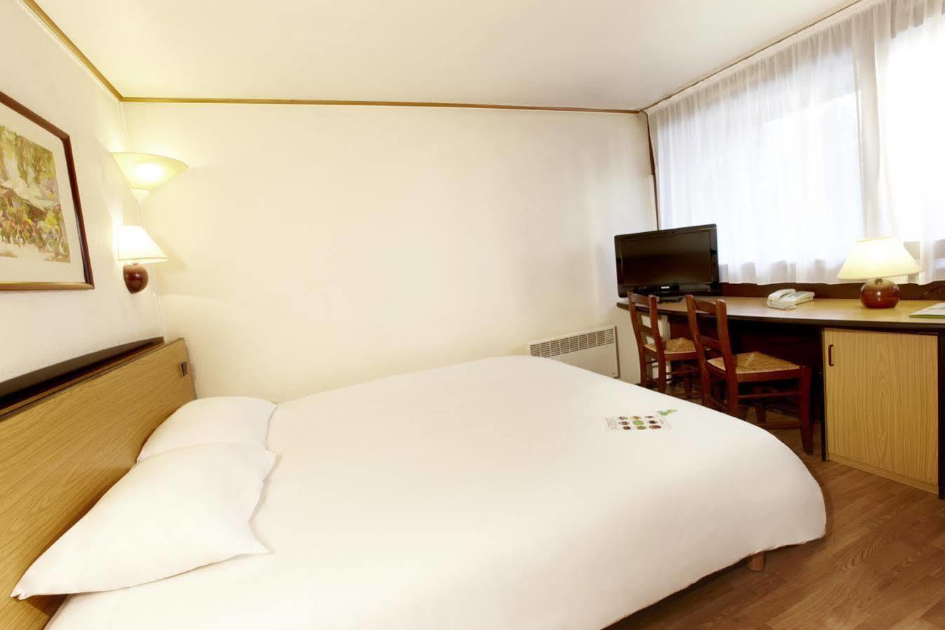 Отель Campanile Prime - Nimes Centre Экстерьер фото